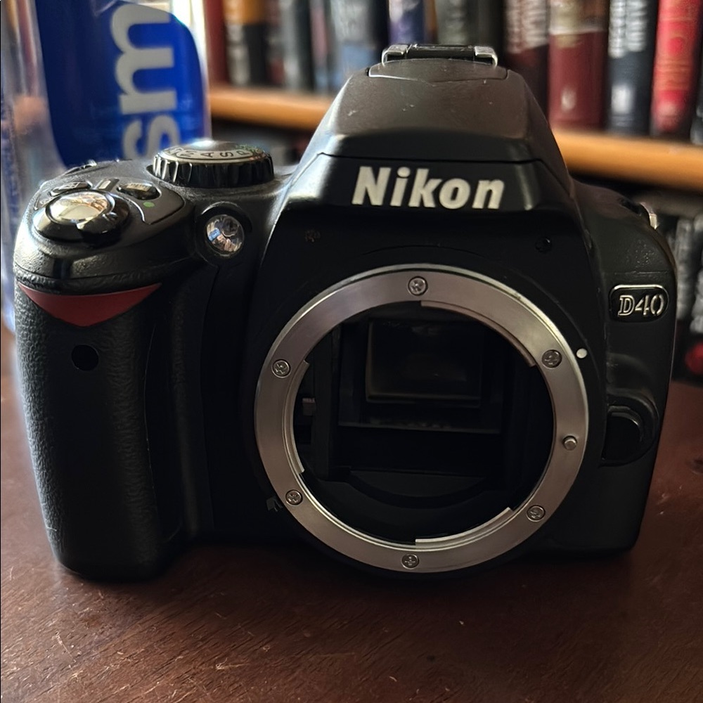 Nikon D40 Black Digital Camera (body)with batteries